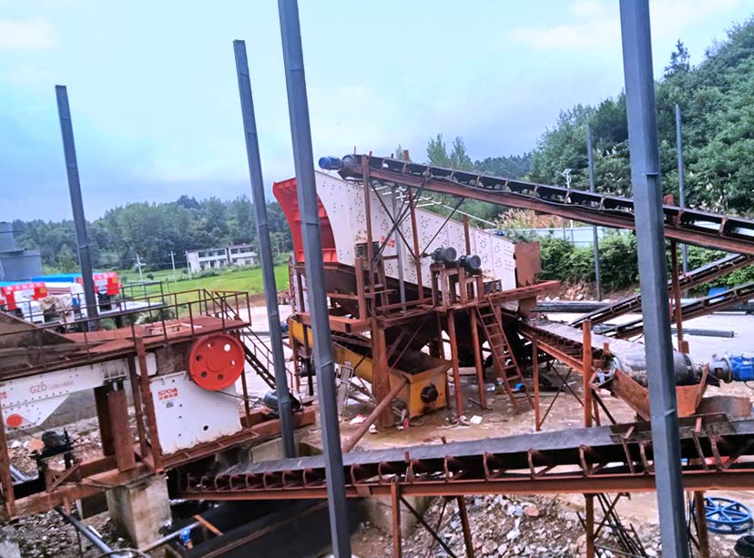 湖北客戶顎式破碎機生產現(xiàn)場