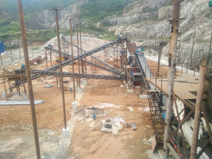 玄武巖破碎生產線安裝現場 玄武巖破碎生產線安裝現場