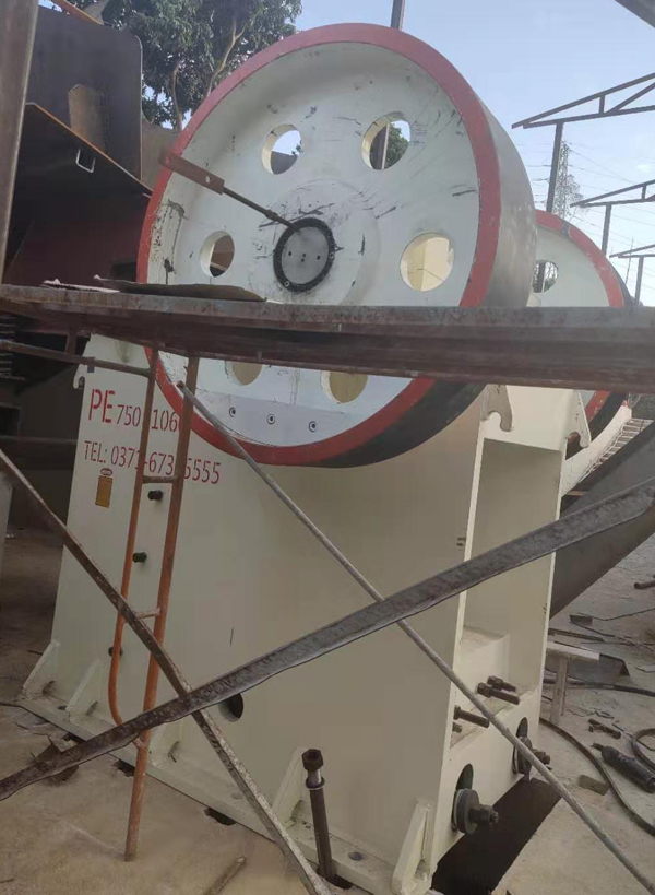 PE750*1060顎破安裝現(xiàn)場(chǎng)