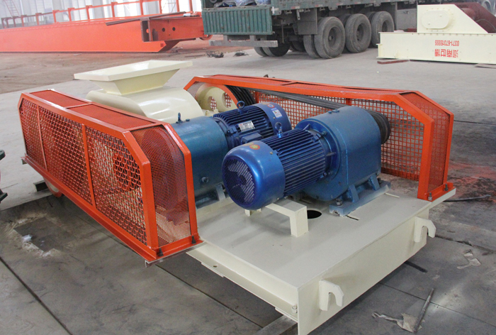 對輥式破碎機(jī)圖片