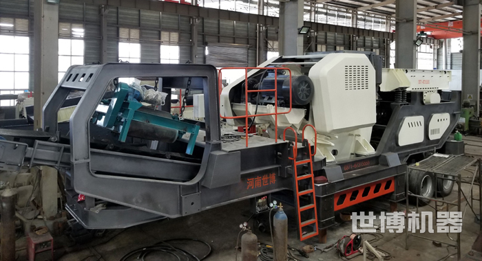 移動(dòng)式破碎站生產(chǎn)車(chē)間