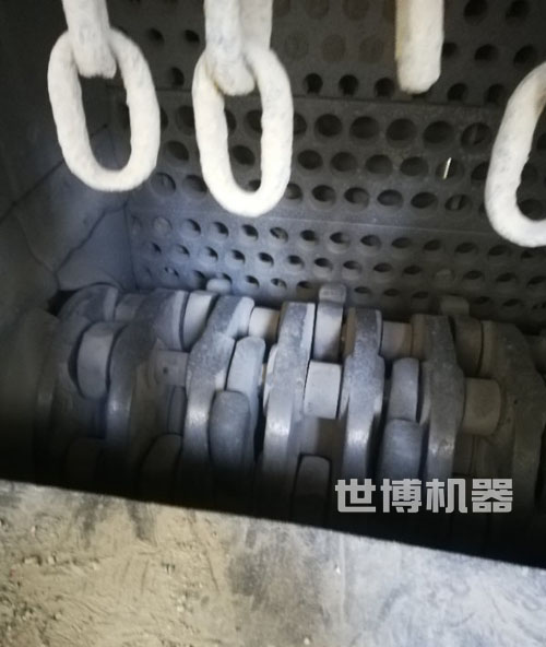 箱式破碎機的內(nèi)部實拍圖 箱式破碎機的內(nèi)部實拍圖