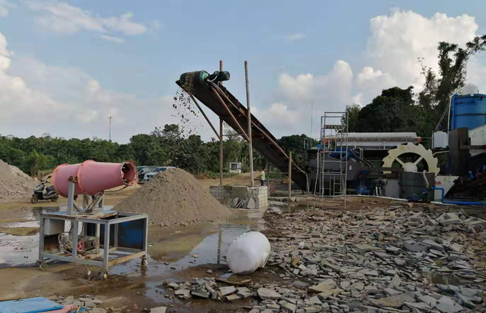 人工打沙加工現(xiàn)場(chǎng)