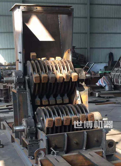 雙級(jí)錘式破碎機(jī)內(nèi)部結(jié)構(gòu)圖 雙級(jí)錘式破碎機(jī)內(nèi)部結(jié)構(gòu)圖