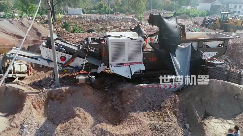 履帶式破碎站工作現場 履帶式破碎站工作現場