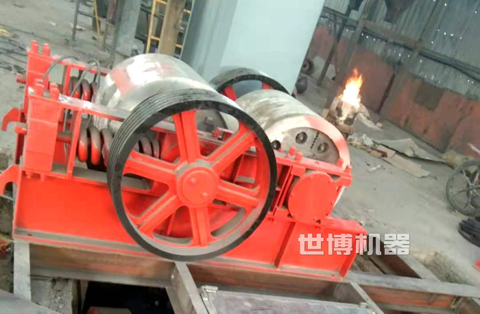 對輥破破碎機(jī)安裝現(xiàn)場圖