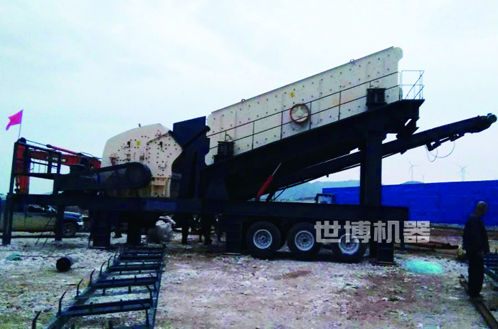 移動二合一反擊破篩分站安裝現(xiàn)場 移動二合一反擊破篩分站安裝現(xiàn)場